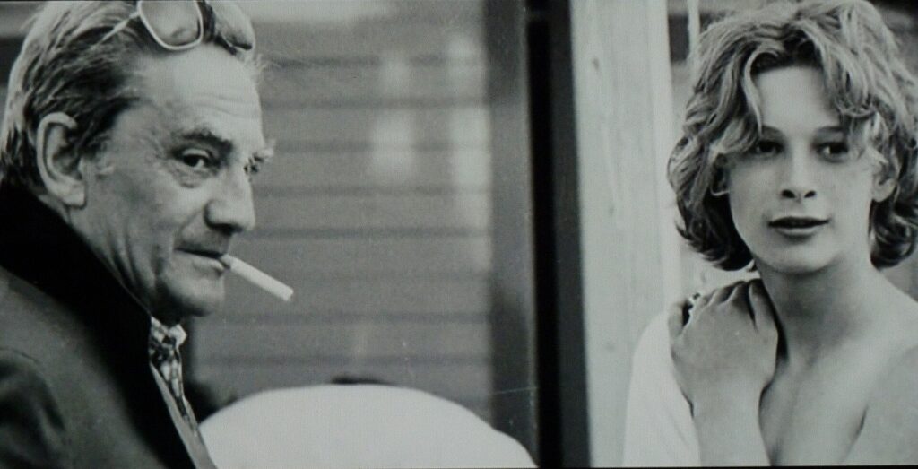 Photo sur le tournage de "Mort à Venise" (1970) Luchino Visconti et Björn Andrésen (Tadzio). Wikipedia.